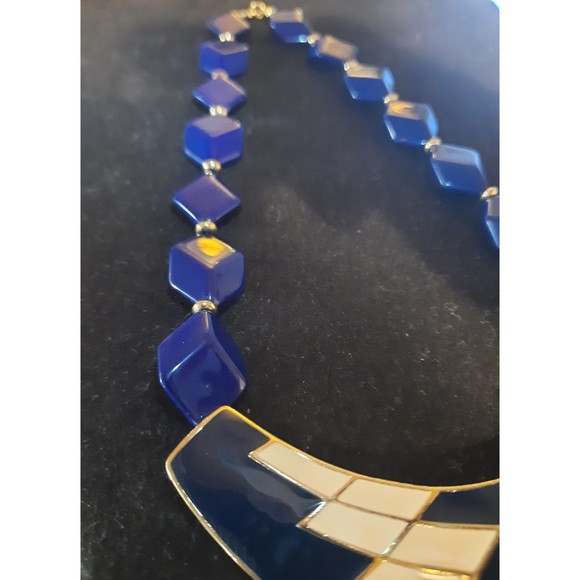 Trifari Signed 1970's Vintage Statement Necklace - Picture 4 of 9